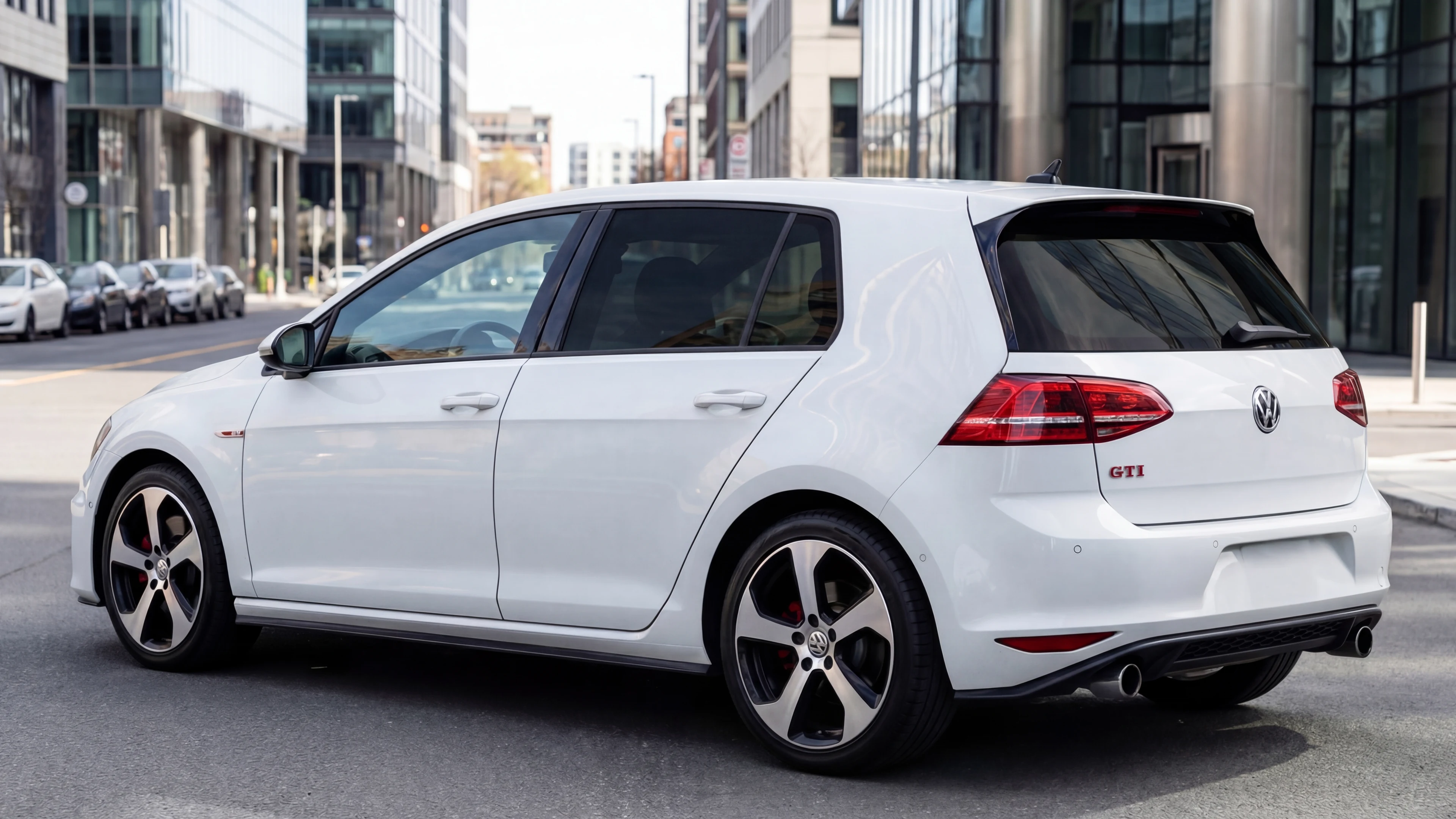 VW Golf GTI mit 95 Prozent Folierung auf allen sichtbaren hinteren Scheiben